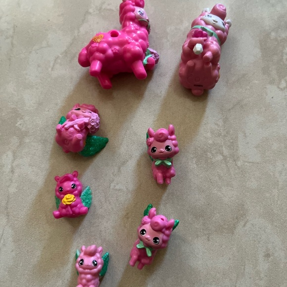 Hatchimals CollEGGtibles Rainbow Cation Llama Family Pink and Green - Picture 5 of 5